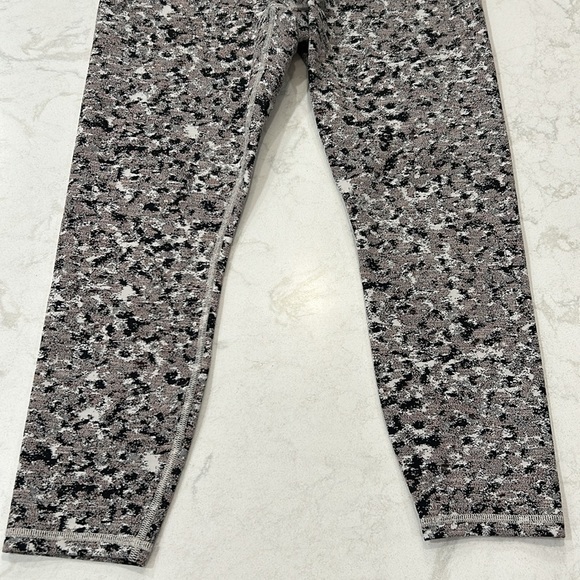 Athleta Elation Textured 7/8 Tight Leggings Meadow Decadent Chocolate Medium - Picture 6 of 16